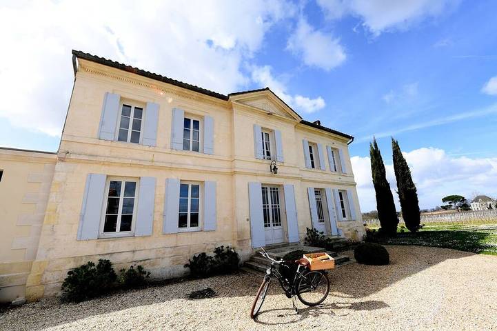 Location de vacances pour 2 personnes, avec Terrasse ainsi que Jardin et Piscine à Néac