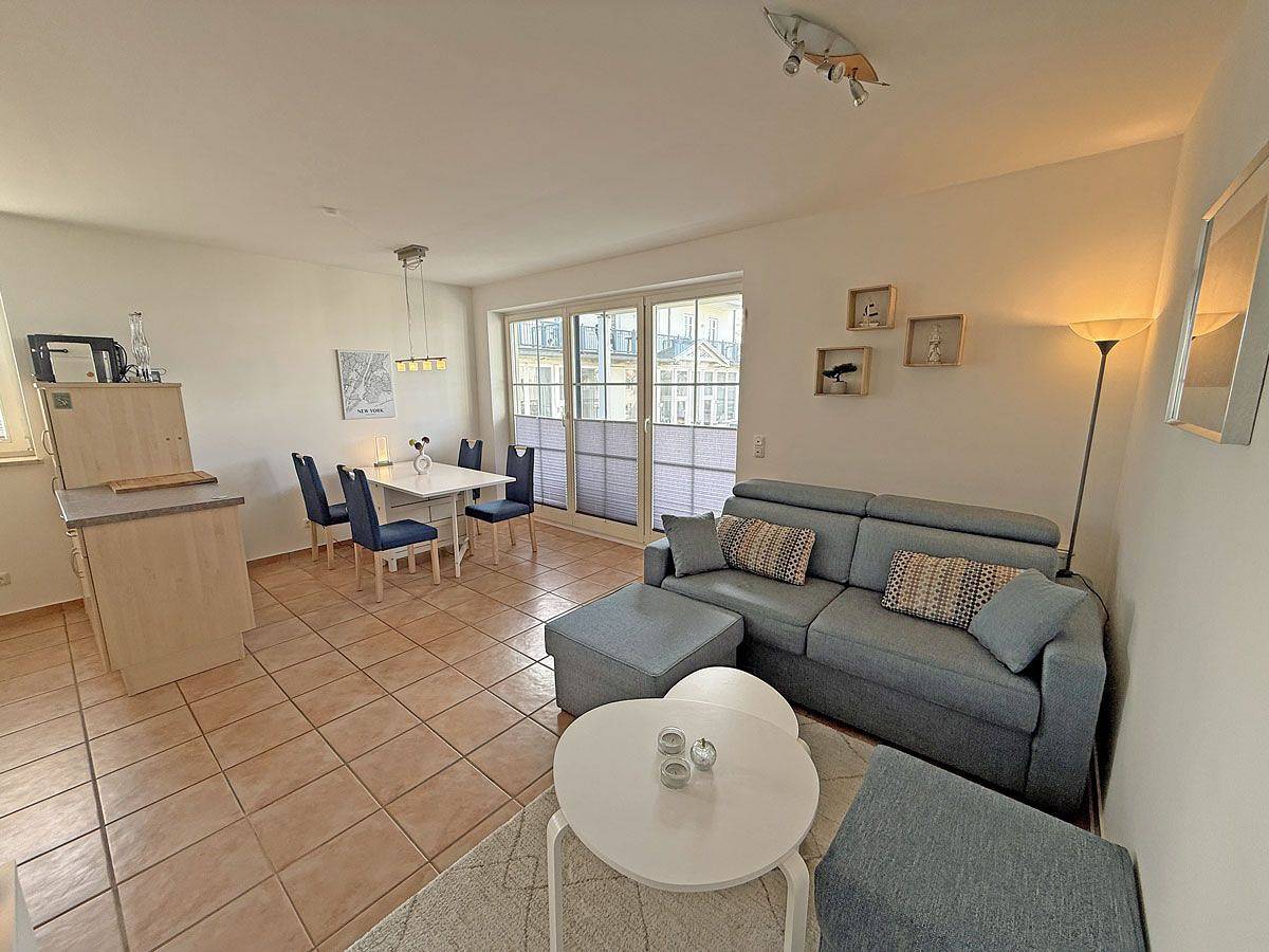 Ganze Wohnung, Nur 100m zum Ostseesandstrand, Wlan, Waschmaschine, bis 3 Personen mit Balkon in Hauptstrand Glowe, Glowe