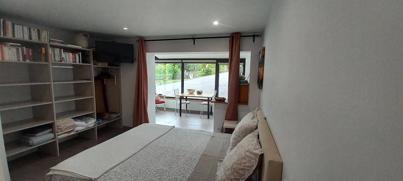 La Casita de Rose 26m2 climatisé proche plage Hendaye et frontière Parking privé Calme Jardin in Urrugne, Région de Bayonne