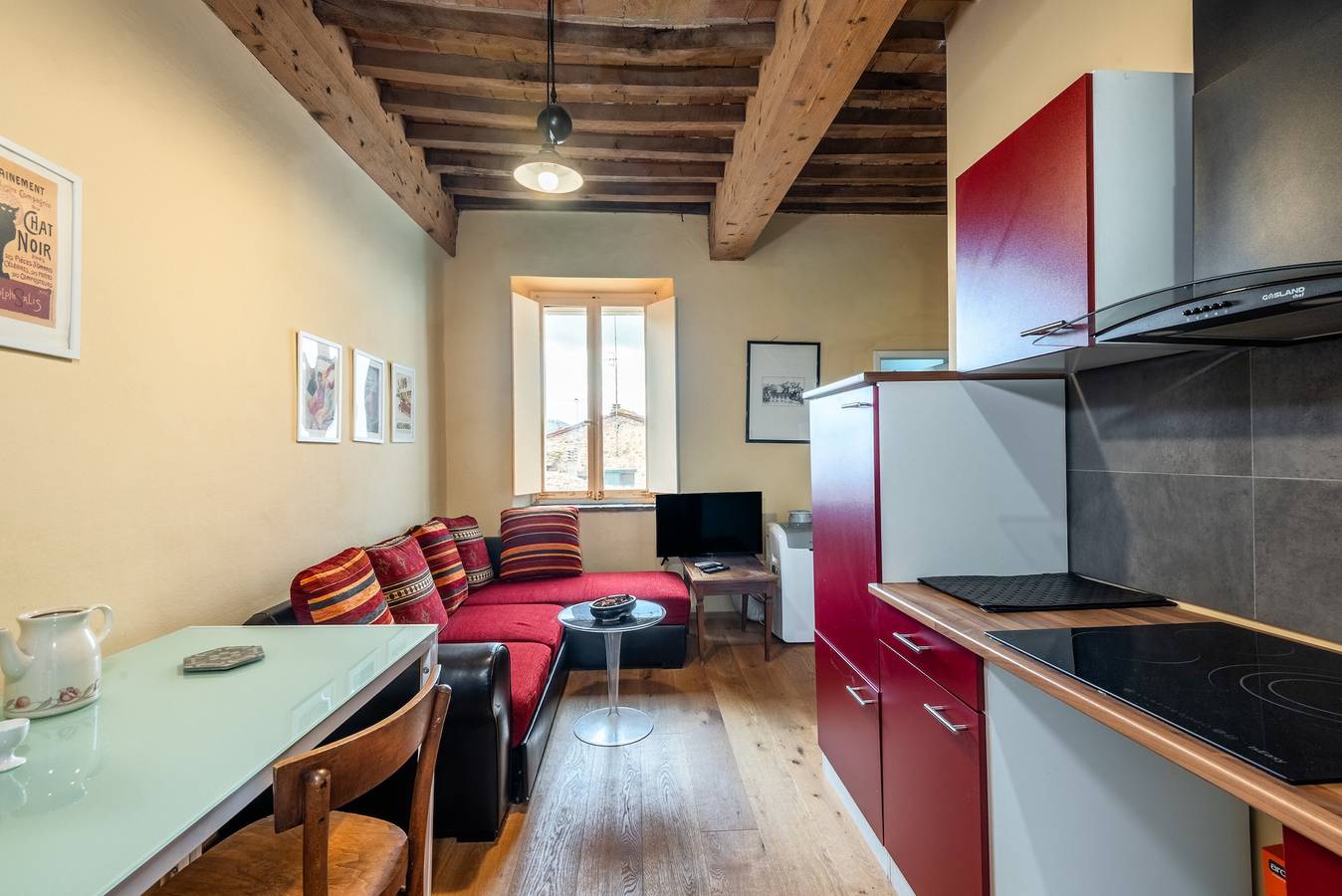 Hel lägenhet, 'Ultimo Piano' Apartment with Shared Pool and Wi-Fi in Murlo, Siena provins