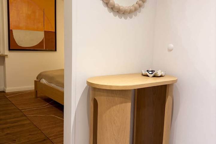 Ganze Wohnung, Design-Apartment im Dachgeschoss mit Küche und Smart-TV in Unterschleißheim, Landkreis München
