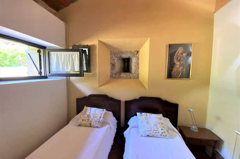 Casa de campo con jardín - La Casa Gótica 5815 in Isla (Cantabria), Arnuero