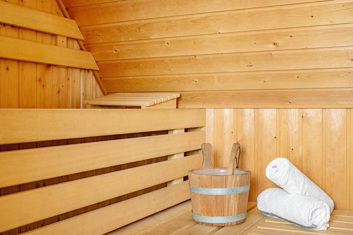 Bungalow voor 10 personen, with Balkon/Terras and Terras as well as Sauna in Valkenburg