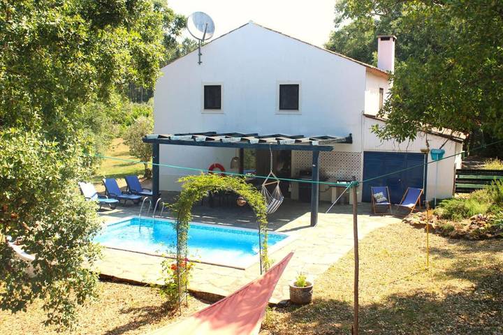 Casa de férias para 6 pessoas, com jardim e vista e ainda piscina em Sertã