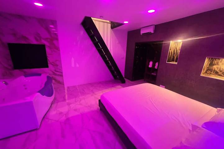 Maison Appartement Triplex Avec Jacuzzi et Sauna in Saint-Étienne, Loire