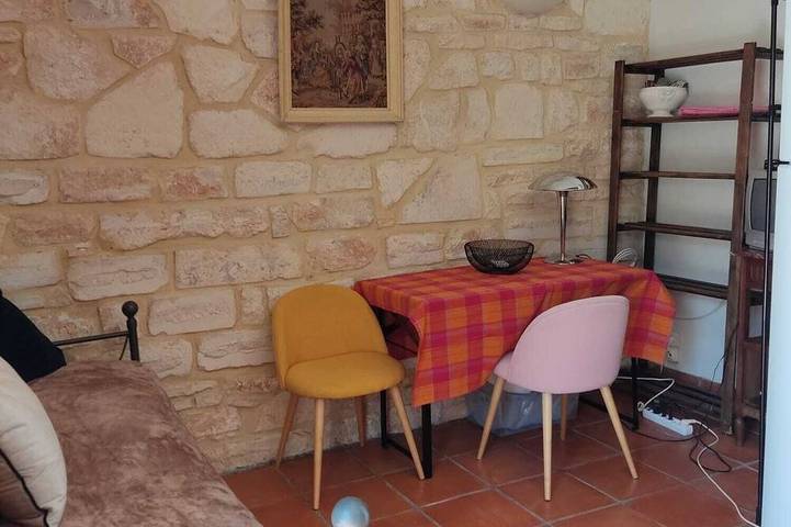 Location de vacances pour 2 personnes, avec piscine ainsi que jardin et jacuzzi à Grospierres