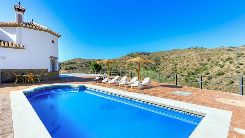 Casa rural para 6 personas, con piscina y terraza en Almogía