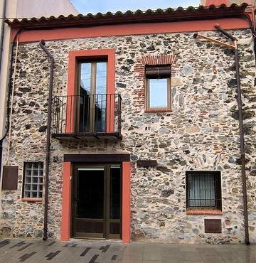 Gîte pour 4 personnes, avec vue et terrasse, animaux acceptés à Garriguella