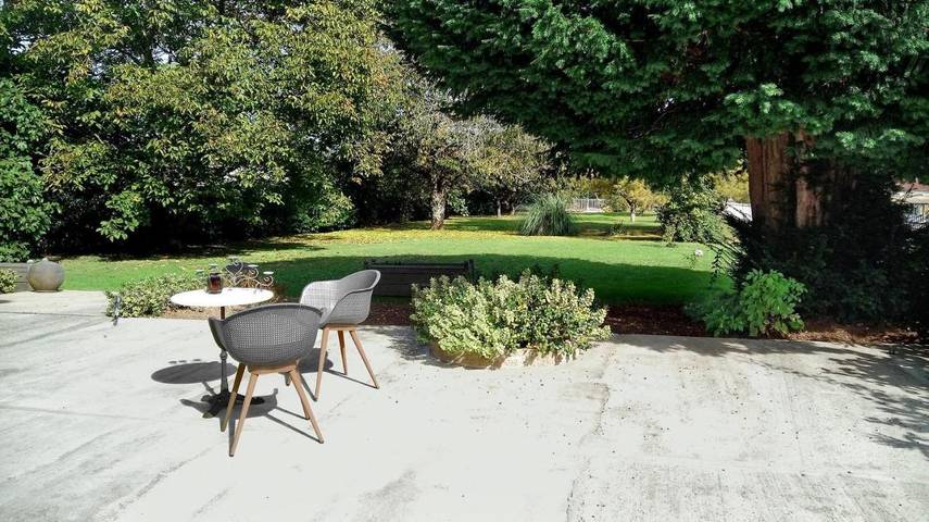 Chambre d’hôte pour 2 personnes, avec Terrasse ainsi que Jardin et Vue dans les Deux-Sèvres - 2