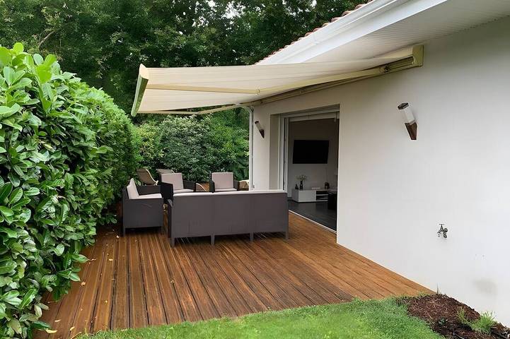 Maison de vacances pour 6 personnes, avec jacuzzi ainsi que terrasse et jardin dans Cazaux