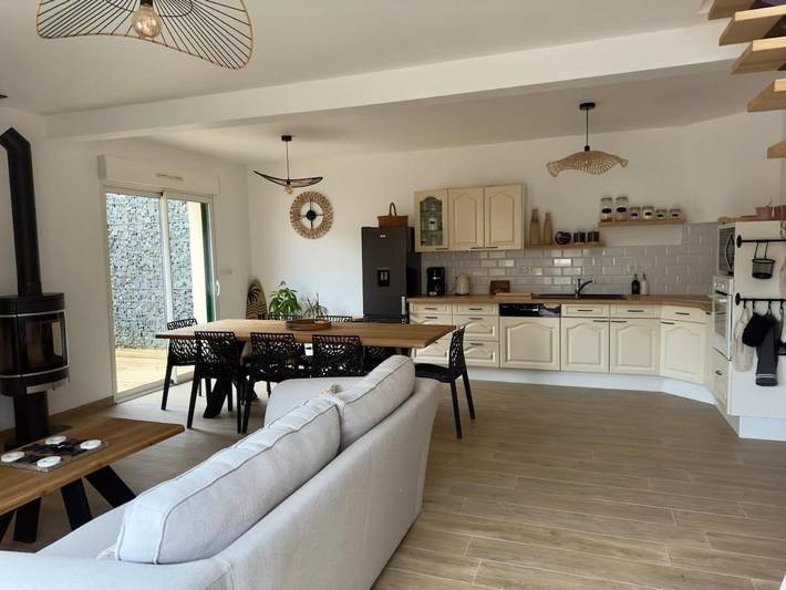 Location de vacances pour 8 personnes, avec balcon dans Plage de Bréhec