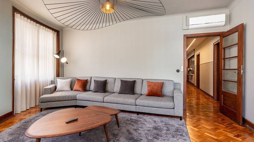 Holiday apartment for 10 people, with balcony in Porto