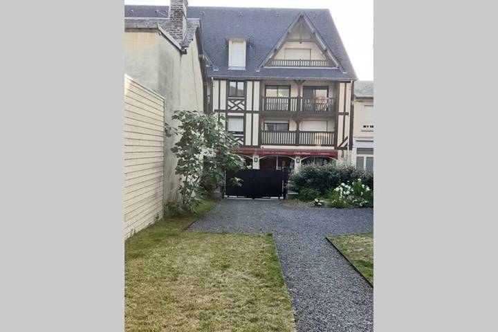 Location de vacances pour 4 personnes, avec jardin dans Office De Tourisme De Blonville Benerville Tourgeville - 4