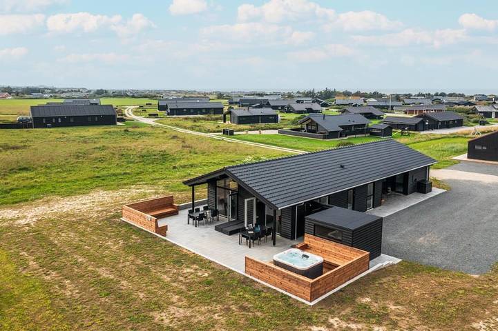 Villa für 12 Personen, mit Balkon/Terrasse - 1