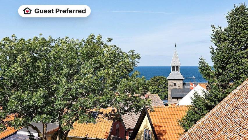 Ferieleilighet for 5 personer, med terrasse og badebasseng i Gudhjem