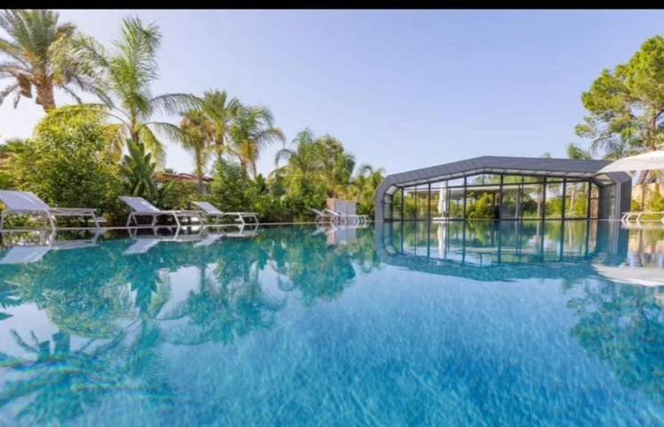 Appartamento per 5 persone, con giardino e sauna nonché piscina e idromassaggio a Tonnarella