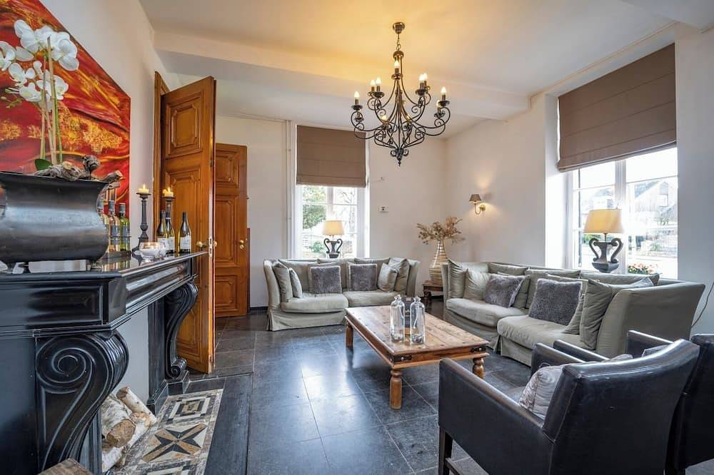 Relaxing Getaway Close to Bonnefantenmuseum | Free Breakfast & Parking in Valkenburg, Limburg