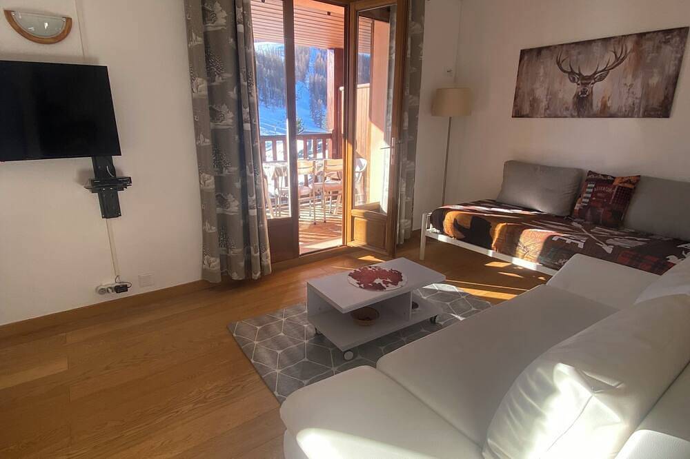 Entire apartment, Bright 2-room apartment in Péone, Nice region