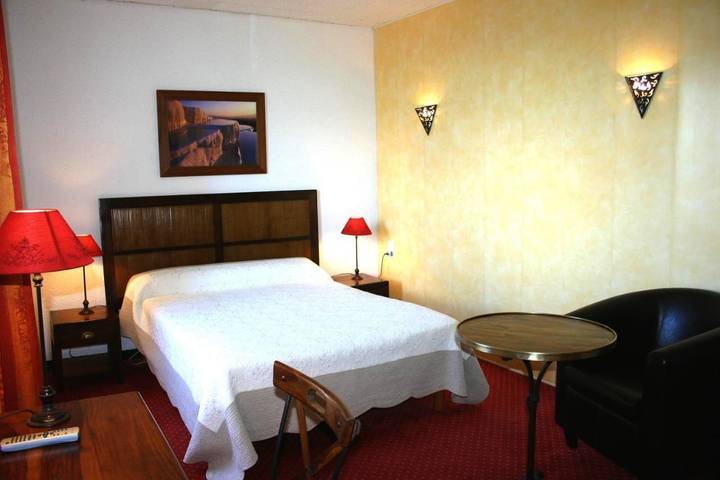 Hôtel pour 2 personnes, avec vue sur le lac et vue, animaux acceptés à Pradelles - 2