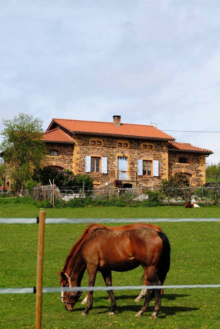 Chambre d’hôte pour 4 personnes, avec Terrasse ainsi que Jardin et Vue à Montrottier