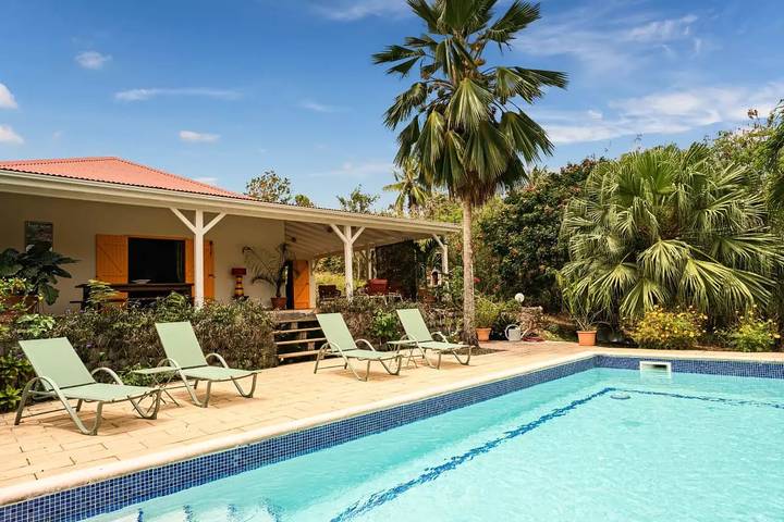 Villa for 6 people, with pool and garden in the Caribbean