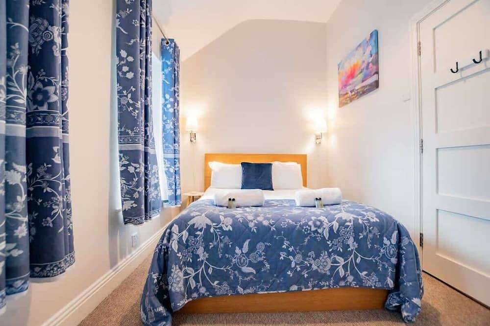 Entire apartment, Charming City Townhouse in Eyre Square, Galway