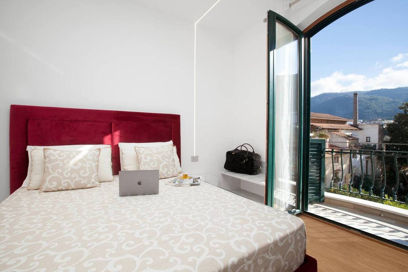 Entire apartment, Apartment 'Sorrento Luxury 1' with Balcony, Wi-Fi and Air Conditioning in Sorrento, Naples Province
