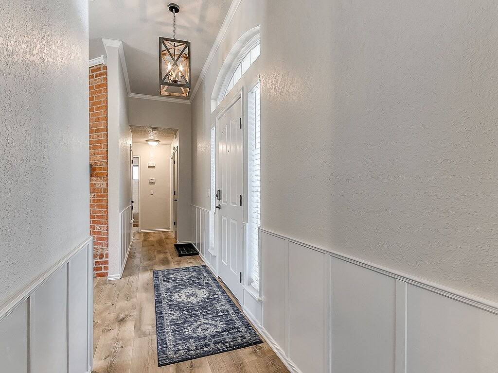 Edmond charmer with Rainfall shower & large yard! in Edmond, Oklahoma County