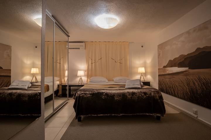 Gîte pour 6 personnes, avec jacuzzi et jardin, adapté aux familles à Saint-Mandrier-sur-Mer - 2