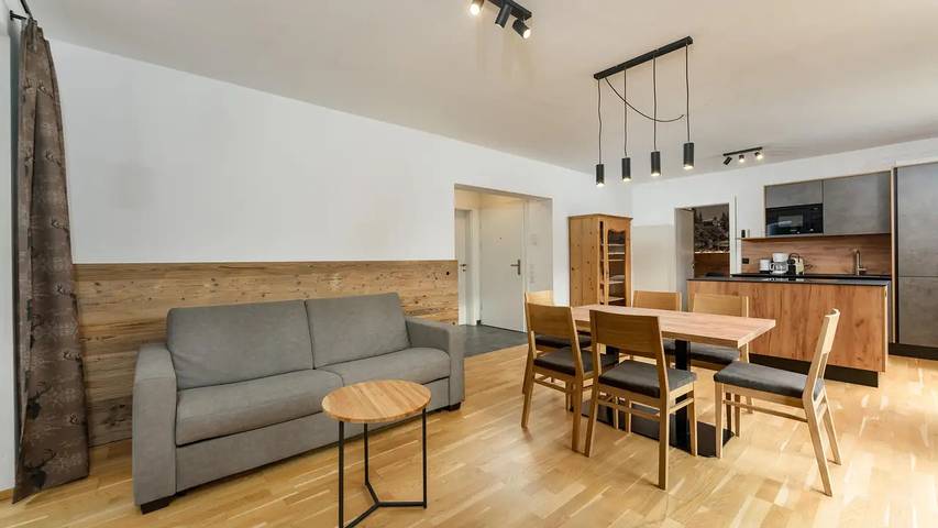 Ferienwohnung für 4 Personen, mit Balkon und Terrasse sowie Garten und Sauna in Schladming