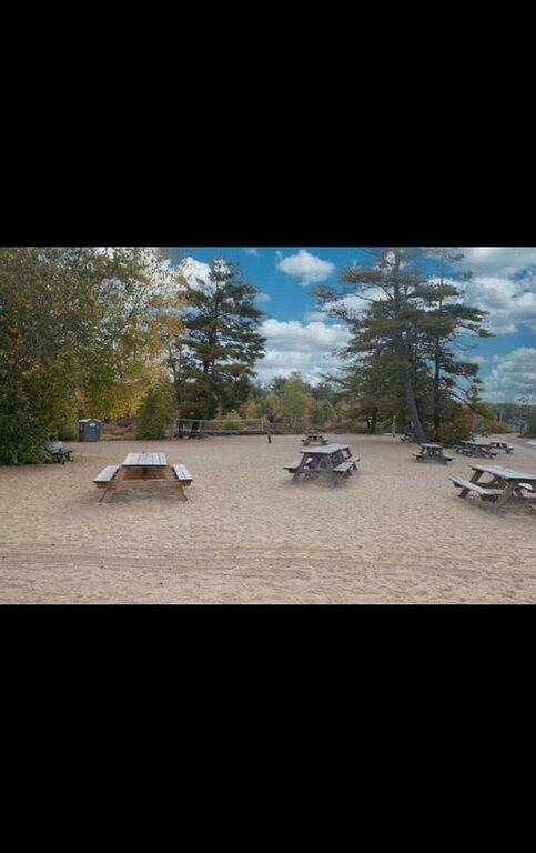 Vacation rental for 9 people, with balcony and yard in Lake Winnipesaukee