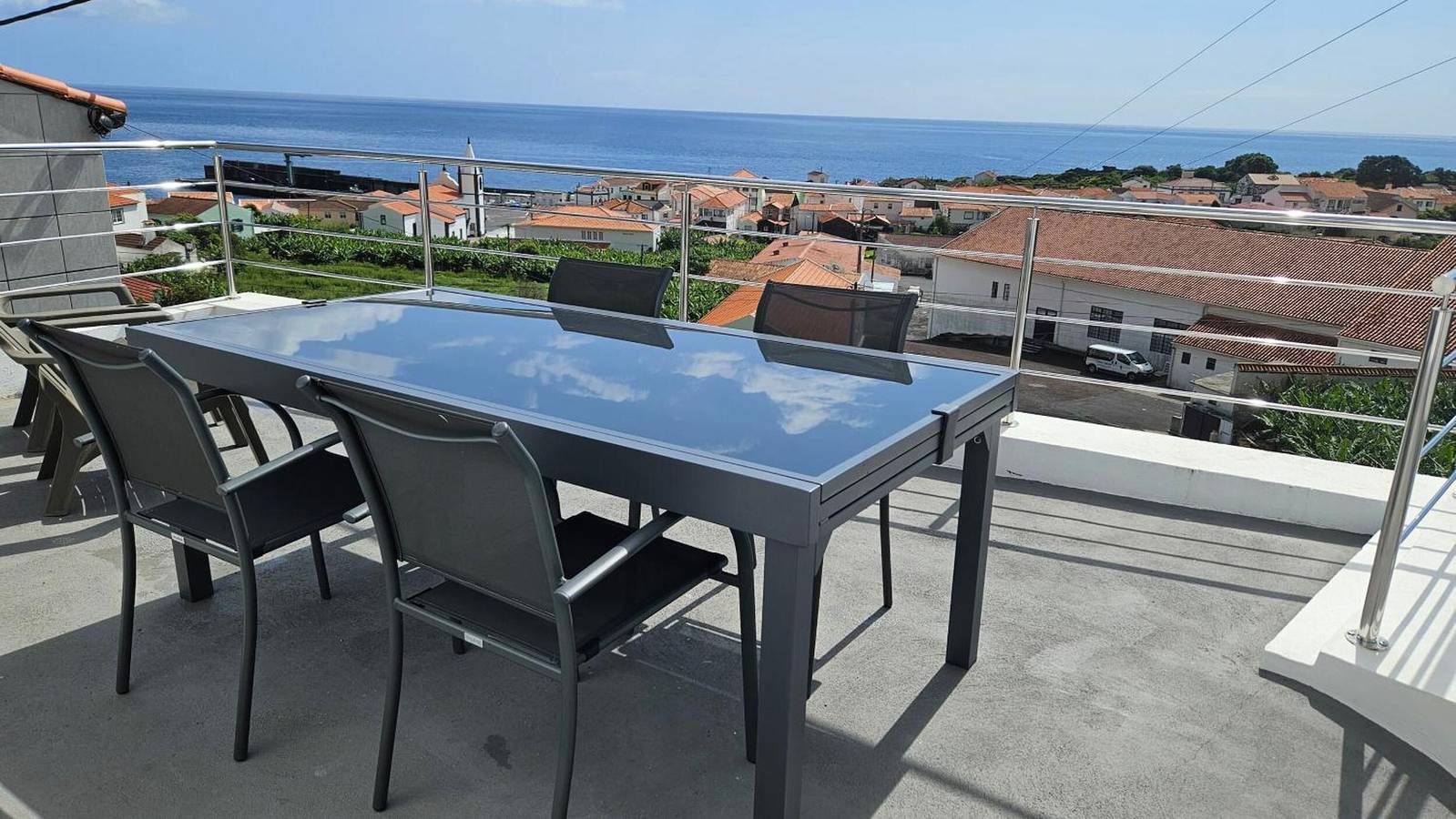 Apartment 'Branca' mit Meerblick, privater Terrasse und Wlan in Ribeiras, Pico (Azoren)