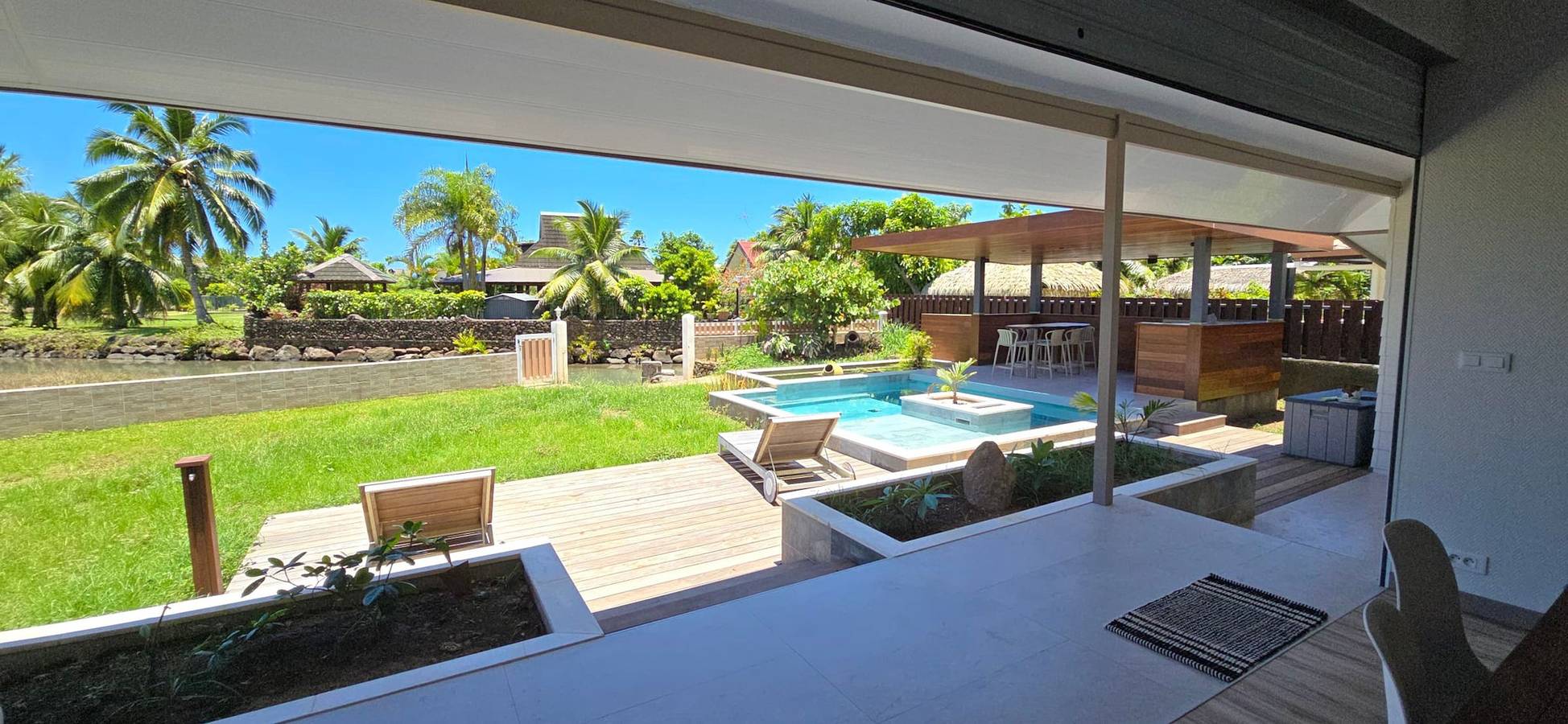 Villa Noa Vai in tiahura in Haapiti, Mo'orea