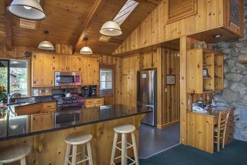 Log Cabin for 8 Guests in Wawona, Mariposa County, Picture 3