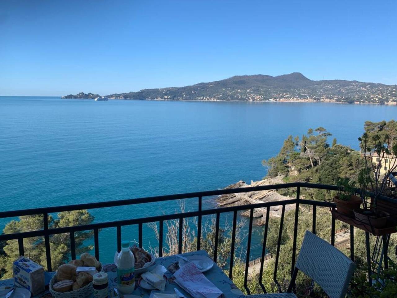 Appartement entier, Appartement 'La Solatia' avec vue sur mer, balcon et climatisation in Zoagli, Riviera di Levante