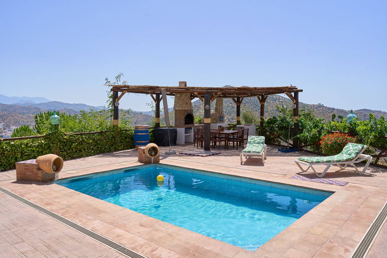 Villa 'Cortijo Miraflores' con vista mare, piscina privata e Wi-Fi in Arenas, Provincia di Malaga