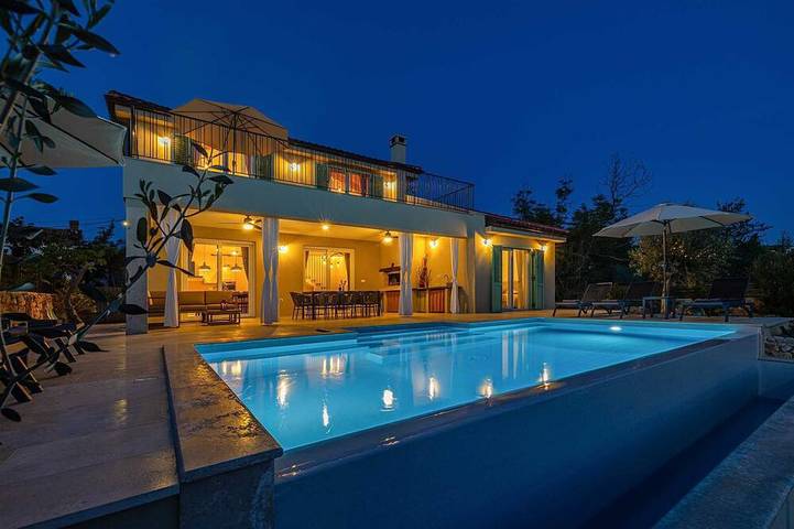 Villa for 8 people, with balcony - 1