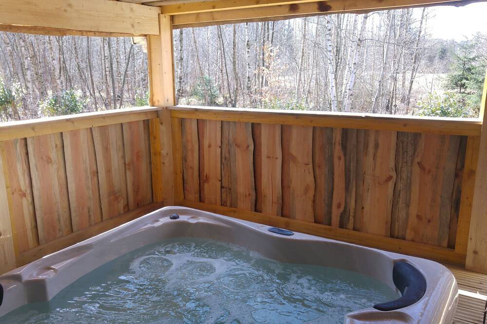 Cottage-Chalet cosy avec Jacuzzi et Etang Privatif, en pleine nature ! in Corcieux, Parc naturel régional des Ballons des Vosges