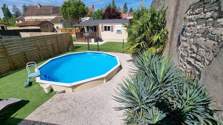 Maison de vacances pour 4 personnes, avec Terrasse ainsi que Jardin et Piscine à Boyer