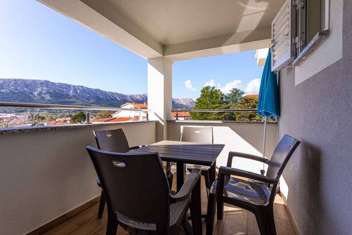 Ganze Ferienwohnung, Ferienwohnung mit Balkon und Klimaanlage in Vela plaža, Baska