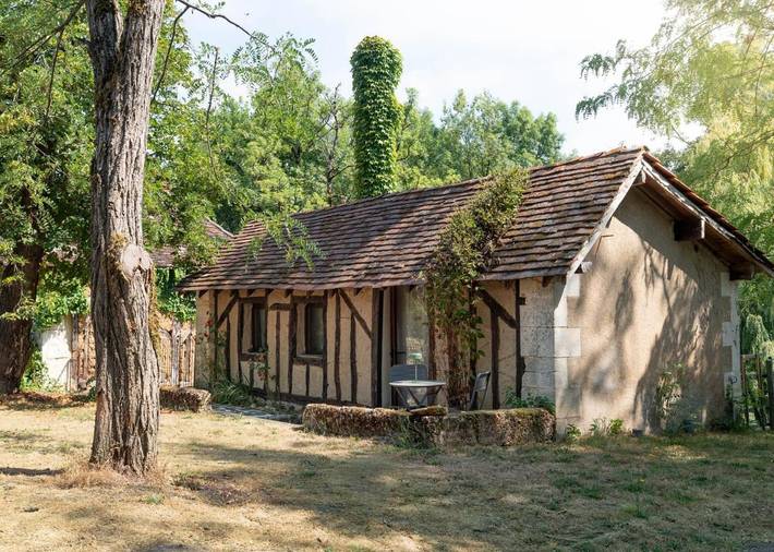 Location de vacances pour 2 personnes, avec Terrasse ainsi que Jardin et Piscine à Saint-Médard-de-Mussidan