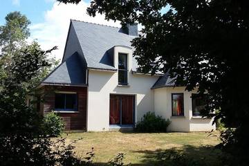 Gîte pour 6 personnes, avec terrasse et jardin à Le Tour-du-Parc