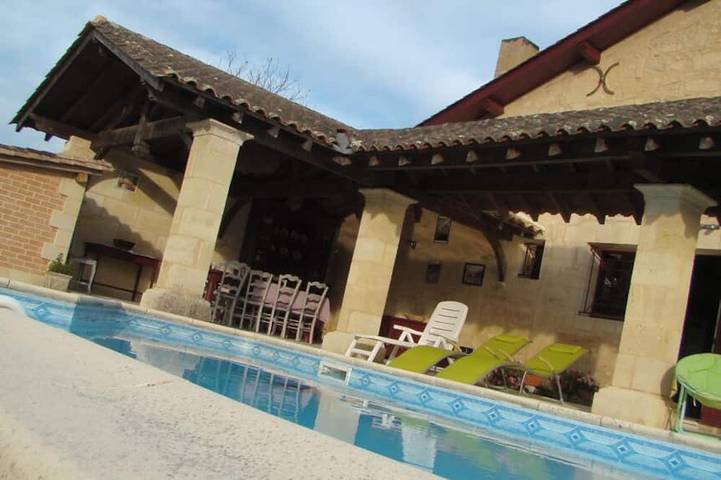 Location de vacances pour 10 personnes, avec jardin et balcon à Tizac-de-Lapouyade