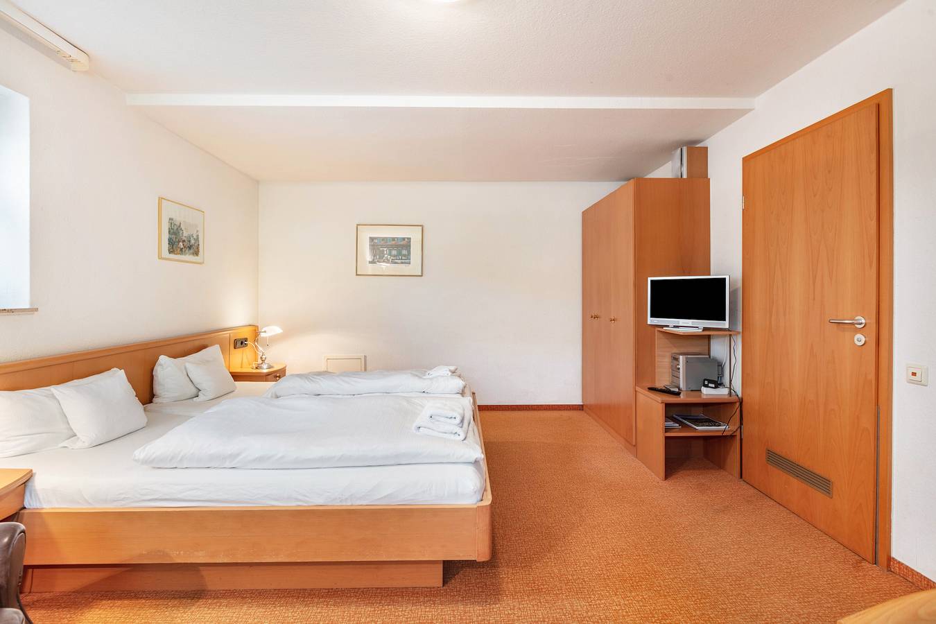 Zimmer 'Doppelzimmer 3 - Behindertengerecht' mit Gemeinschaftsterrasse und Wi-Fi in Bad Bellingen, Südschwarzwald