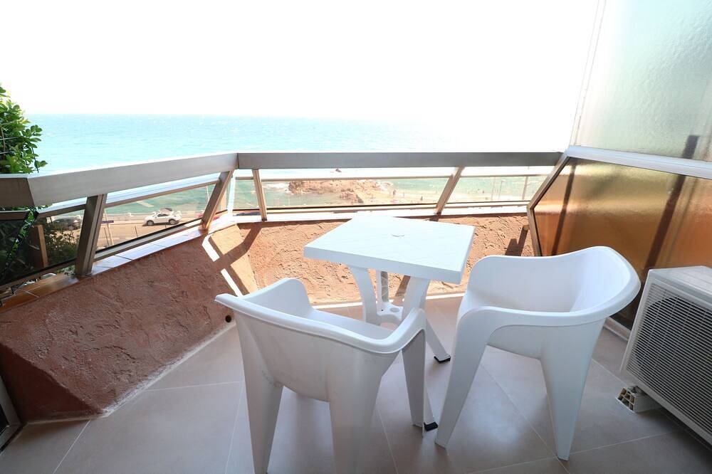 Ganze Wohnung, Studio mit Blick auf das Meer Panoramablick. Direkter Zugang zum Strand in Cannes La Bocca, Cannes