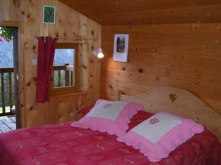 Chambre d’hôte pour 3 personnes, avec Balcon et Terrasse ainsi que Jardin et Vue