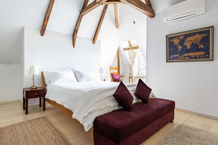 Location de vacances pour 10 personnes, avec terrasse ainsi que piscine et vue à Ozillac - 2