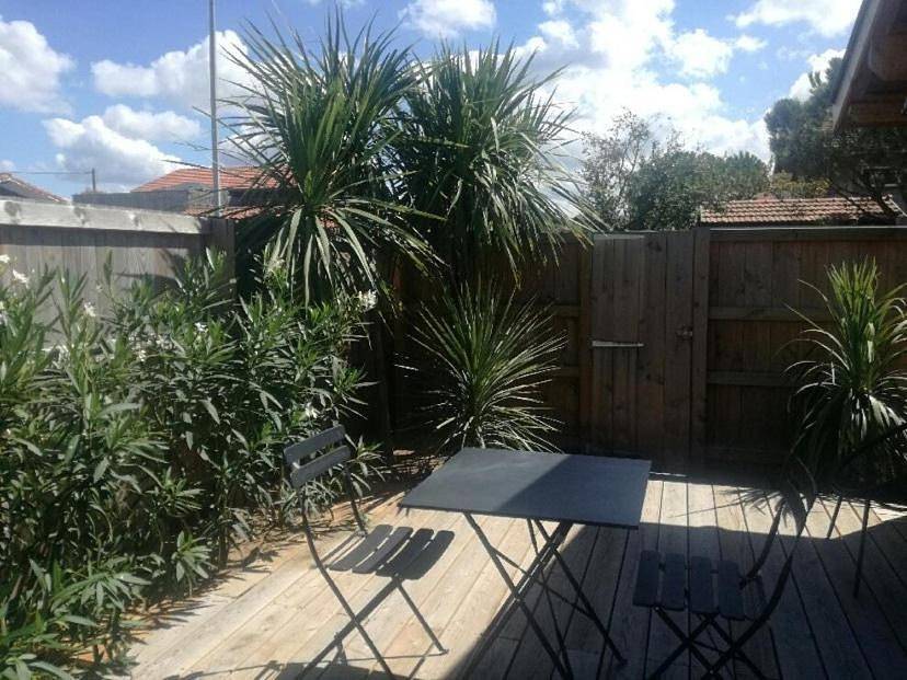Double Room with Terrace in La Teste-de-Buch, Région d'Arcachon