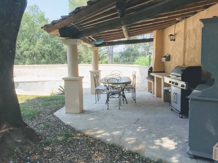 Location de vacances pour 8 personnes, avec piscine ainsi que vue et jardin, adapté aux familles à Villecroze - 4