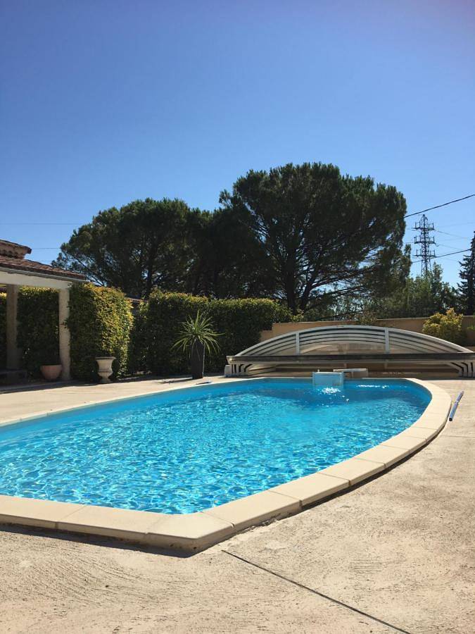Maison d’hôte pour 4 personnes, avec terrasse et jardin ainsi que piscine et vue à Châteauneuf-de-Gadagne